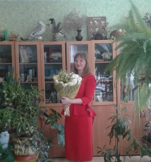 Кто преподавательница Екатерина Савинова из Астрахани и с каким видео попала в скандал1